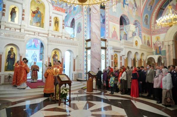 Дмитрий Азаров встретил Пасху вместе с самарцами в Софийском соборе