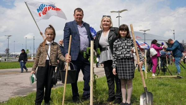 У стадиона &laquo;Солидарность Самара Арена&raquo; 15 мая появилась аллея семей Самарской области