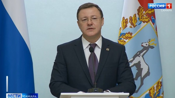 Дмитрий Азаров поручил активнее предлагать бизнесу и населению дополнительные антисанкционные меры поддержки