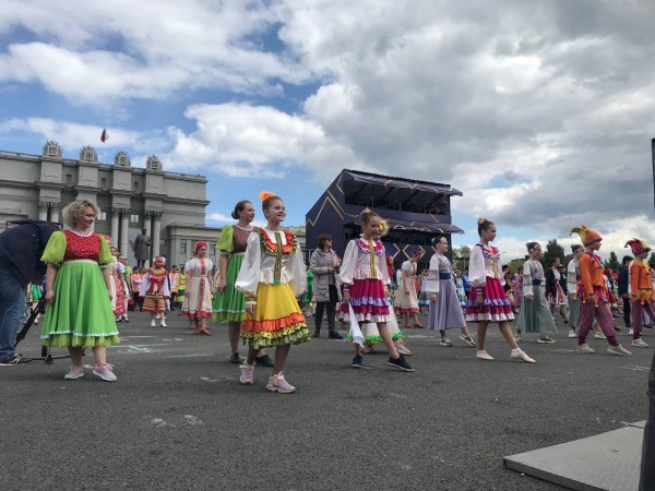 В Самаре установили рекорд России по массовому вращению на площади Куйбышева