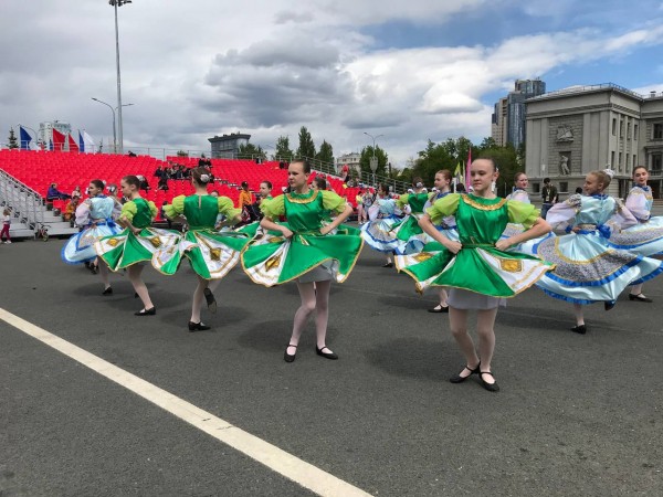 В Самаре установили рекорд России по массовому вращению на площади Куйбышева